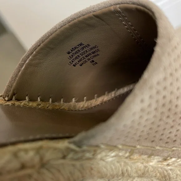 Marc Fisher Taupe/Neutral platform espadrilles. Size 5 - Picture 11 of 11